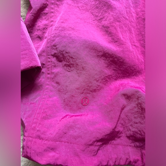 lululemon Water-Repellent Mesh Jacket Ripened Raspberry/Autumn Red - Picture 6 of 9